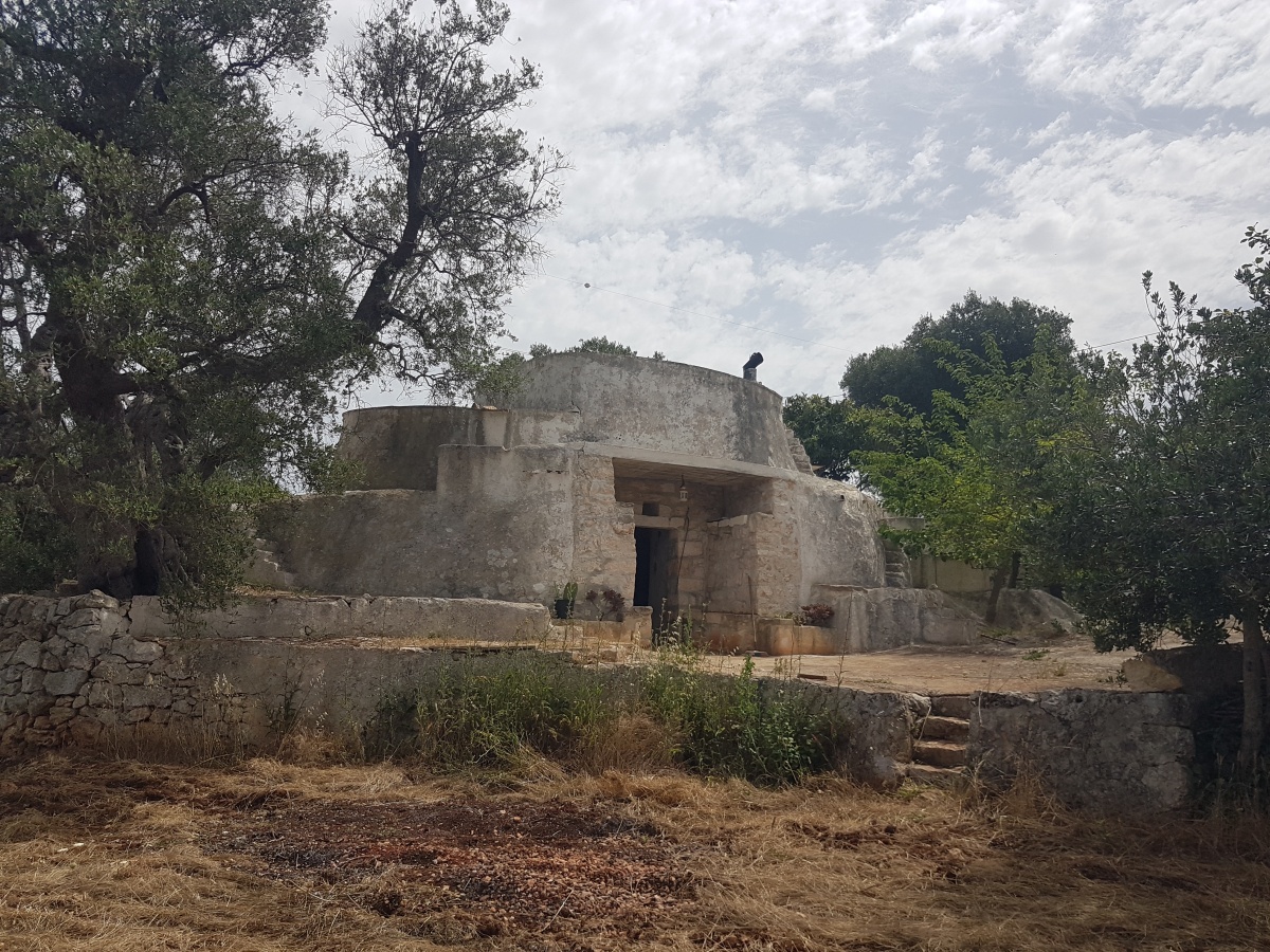 antico trullo saraceno ostuni puglia 
